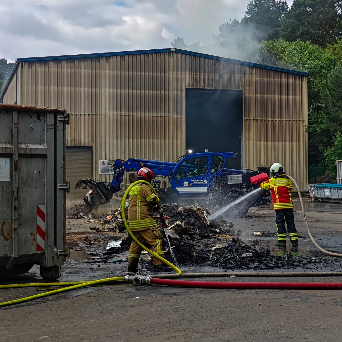 32 - B2 Rauchentwicklung aus Halle